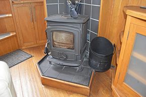 Solid fuel stove