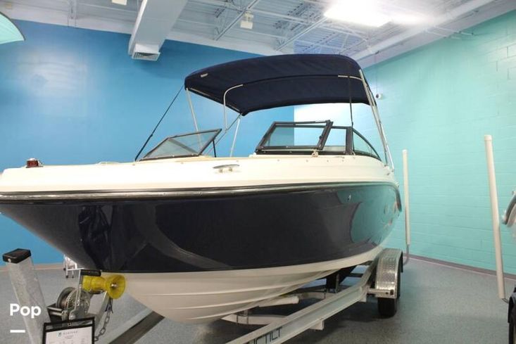 2018 Sea Ray 230 spx