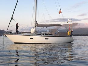 Side profile view at anchor