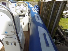 Avon 620 Adventure RIB. - Side Deck
