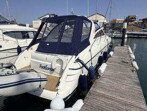 2006 Princess V42 23
