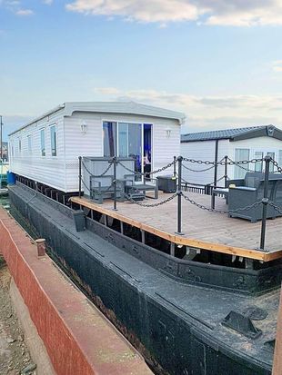 Static Houseboat for Completion