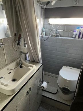 Aft Shower / Toilet