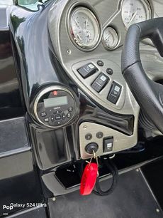 2010 Rinker Captiva 246