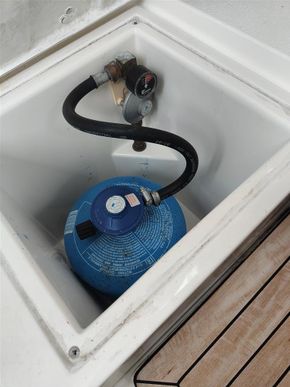 Gas locker