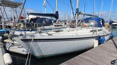 1985 Moody 37