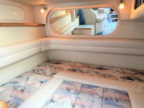 1995 Sea Ray 330 Sundancer 32