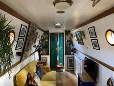 Saloon Fwrd