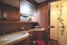 Sunseeker 105 Yacht Shower Room