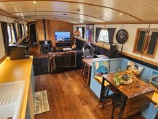 Beautiful 60' x 12'6 Collingwood widebeam