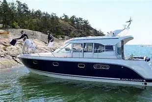 2009 Aquador 32 Coupe