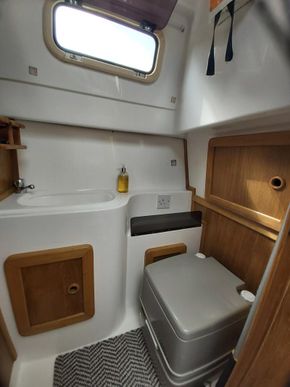 Heads interior