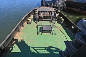 Aft deck towing hook and drum