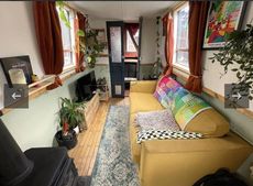 Narrowboat with London Mooring