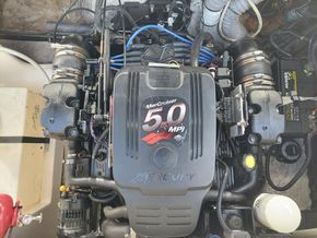 Rinker 232 Captiva Cuddy     -Just Serviced - Engine