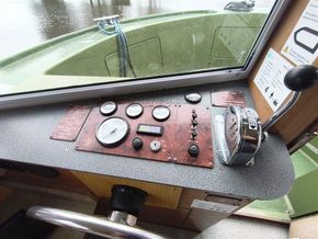 Bounty 30  - Cockpit Instruments
