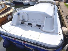 Connoisseur 1370 Large centre cockpit 3 double cruiser - Stern
