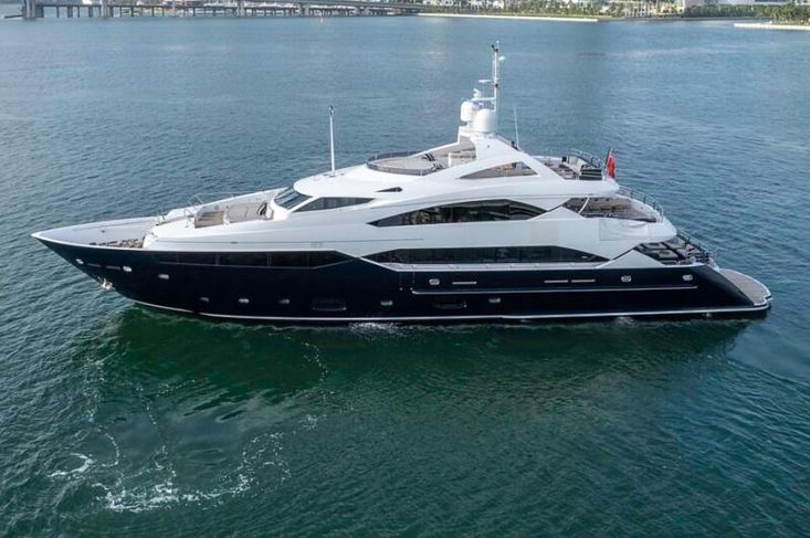 2012 Sunseeker 40 yacht