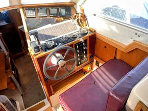 Hunter Horizon 32 Wheelhouse - Helm