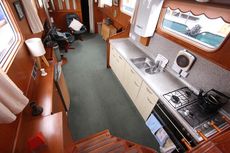 Volharding Barge