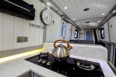 58ft 2021 Cruiser Stern Narrowboat built by Swan Boats with Bow Thrust
