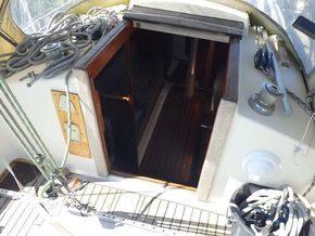 Victoria 30 Sailing Sloop - Companionway