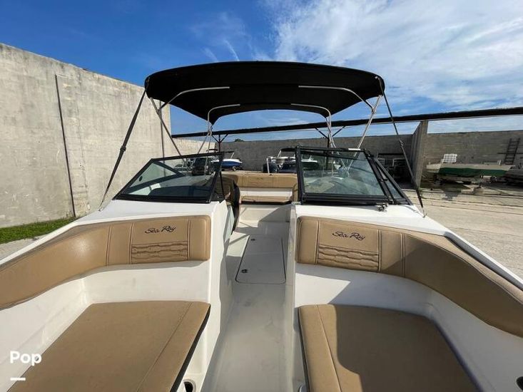 2022 Sea Ray 210 spx