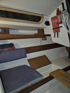 Starboard seat can also be a single bunk