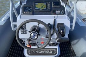 Highfield-SP-650-wheelhouse