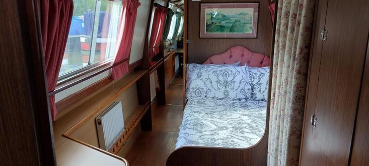7 berth narrow boat.