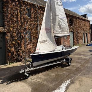 Laser 2000 ready to sail.