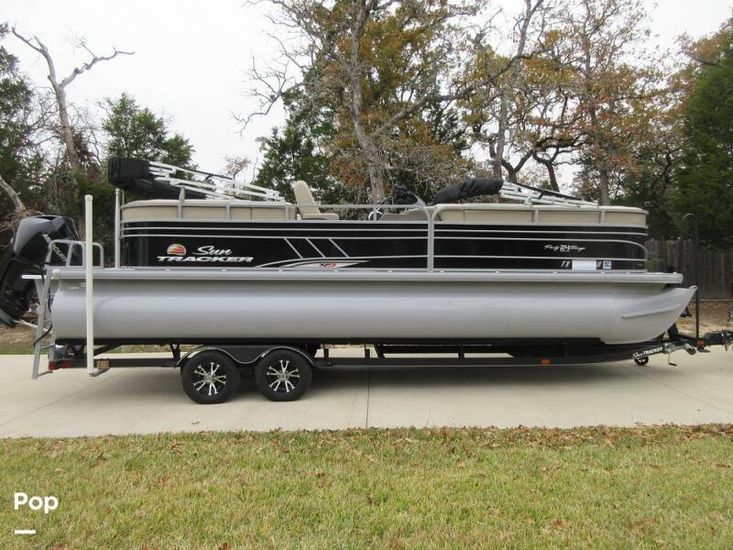 2020 Sun Tracker 24 party barge dlx