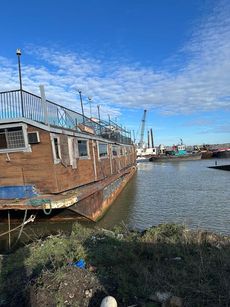Unique Houseboat Opportunity 