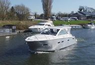 2011 Sealine SC35