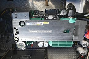 Volvo D6-435, with 2100 running hours.