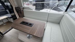 2017 Sealine C330 15