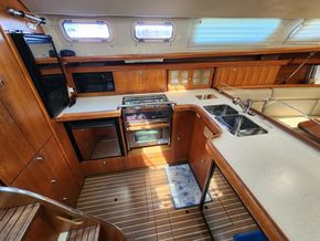 Hunter 426 DS  - Galley