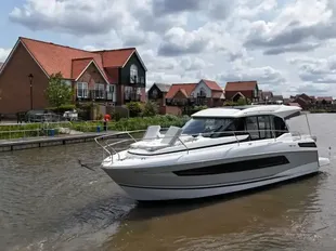 2017 Jeanneau NC 33