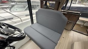2017 Sealine C330 19