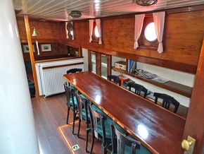 Topzeilschoener, 26 hotelgasten