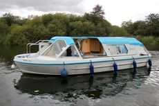 Alpha 29 twin sliding roof single level Broads cruiser, Boat