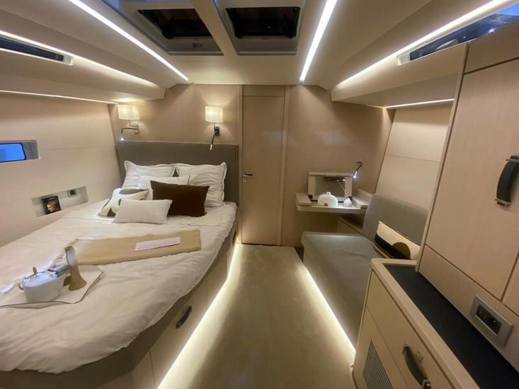 2025 Jeanneau 55
