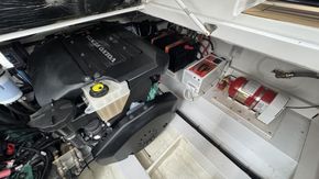 2017 Sealine C330 32