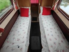 Windemere - 70 foot cruiser stern narrow boat