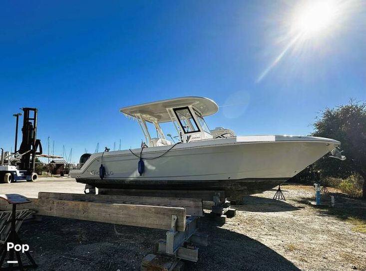 2021 Robalo r 272
