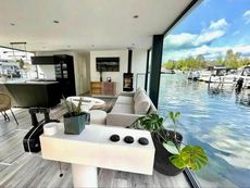 NEW BUILD - 15m Houseboat