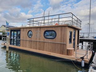 2022 Lotus Houseboat 12