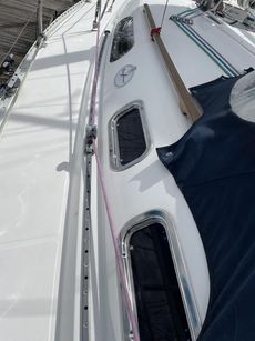 Beautifully maintained Dufour 32 Classic wheel steering shoal draft