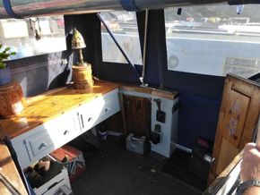 Cain Narrowboat 57'  - Cockpit