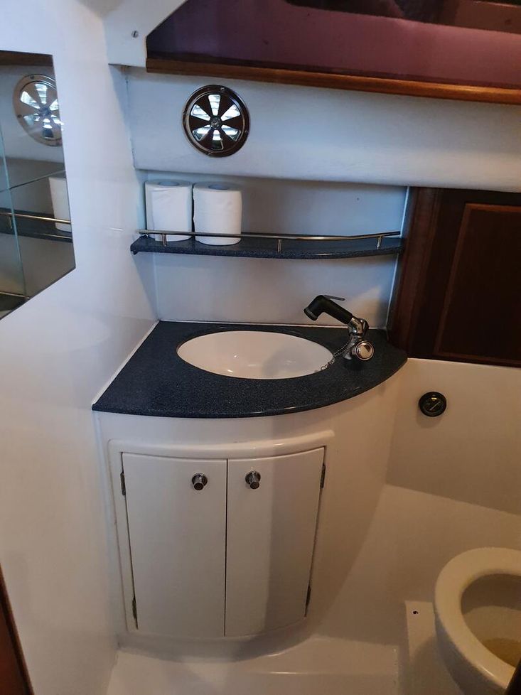 Galeon 280 Flybridge sports cruiser
